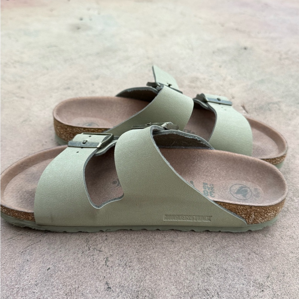 Birkenstock women’s Tan Sandals size 7.5 - Picture 3 of 6